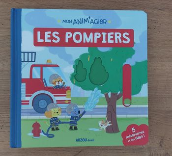 Les pompiers - livre cartonné mécanismes et flaps