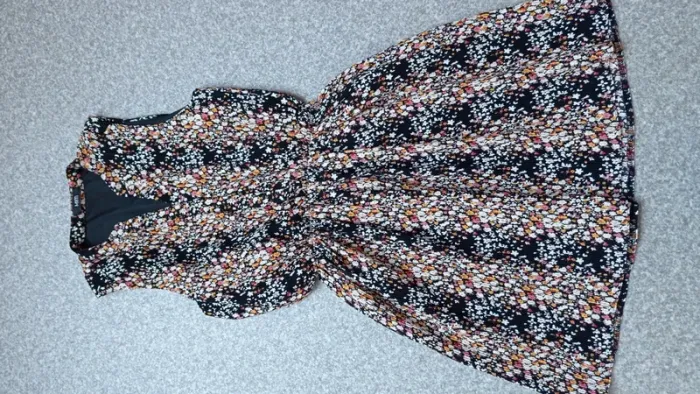 Robe 👗 neuve marque MIM
Taille S
Tissu gaufré - photo numéro 4