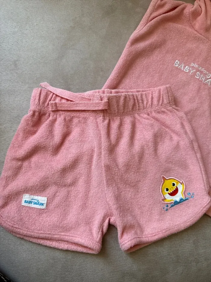 Ensemble Baby Shark rose en éponge - Taille 9/12 mois - 80cm - photo numéro 2