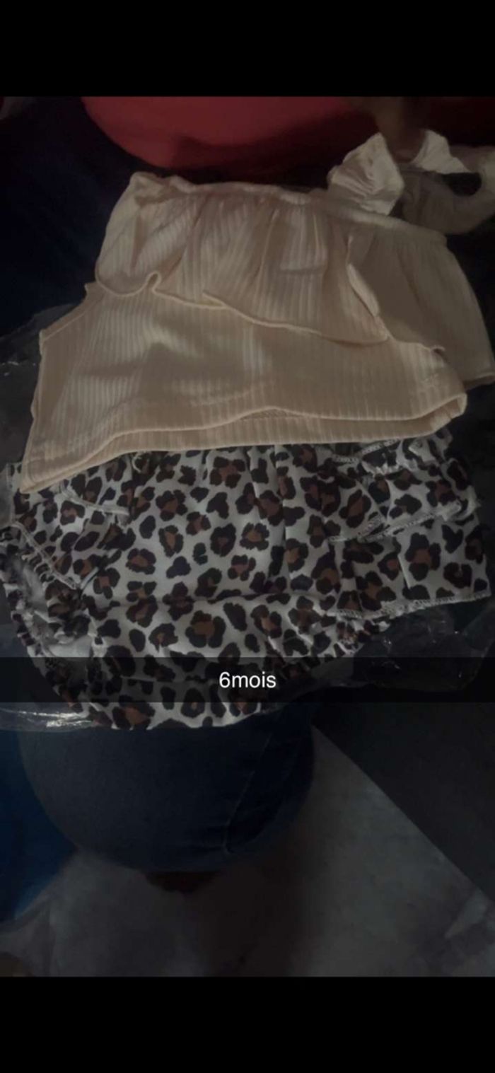 Ensemble 6 mois neuf avec etiquette