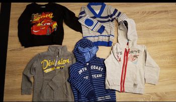 Lot de pulls et vestes zippées