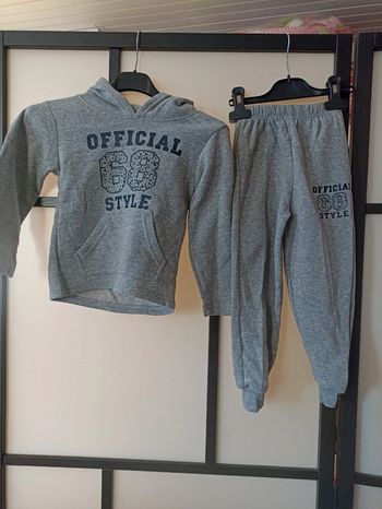 Survêtement taille 4 ans