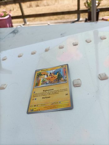 Pikachu carte pokémon