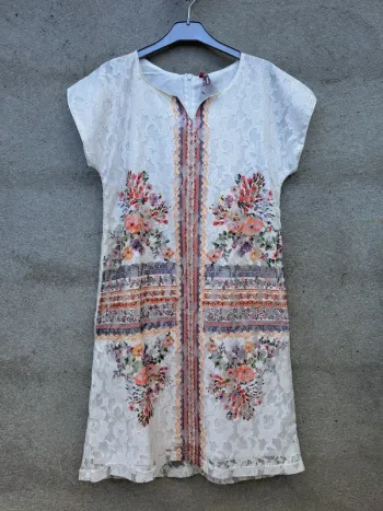 Robe fleurie dentelée