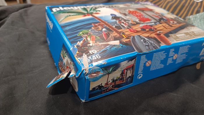 Playmobil pirate jeu complet mais boîte légèrement abîmée - photo numéro 2