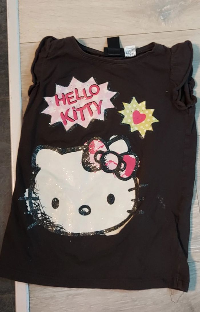 T shirt brun très foncé, Hello Kitty, de chez H&M, taille 2/4 ans - photo numéro 4