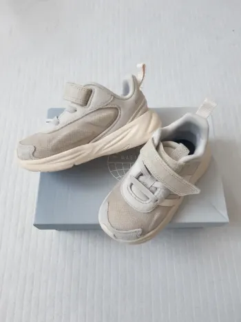 Baskets Ozelle Adidas 24