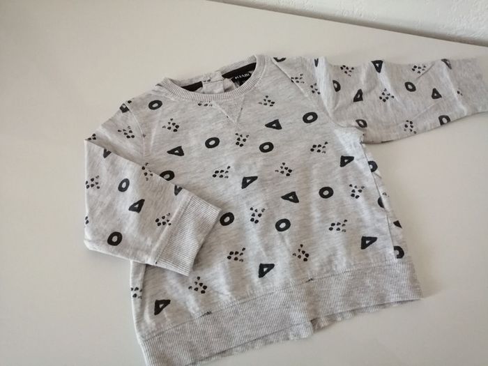 T. Shirt ou sweat fin manches longues 12 mois
