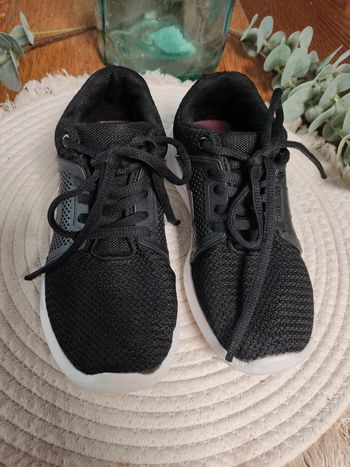🌼baskets noires à lacets taille 33 Tex🌼