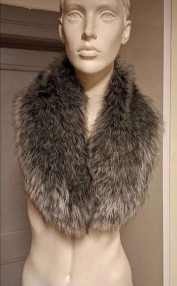 Col de fausse fourrure 