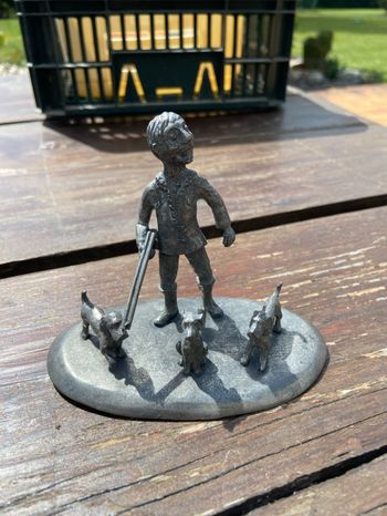 Chasseur et ses chiens en étain Michel Laude