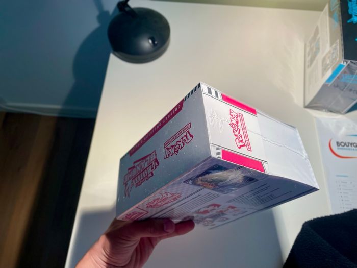 ETB Pokémon Flamme Blanche – Neuf, Scellé, EV10.5 - photo numéro 3