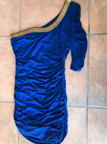 Robe  classe Asos  (40)  en parfait  état