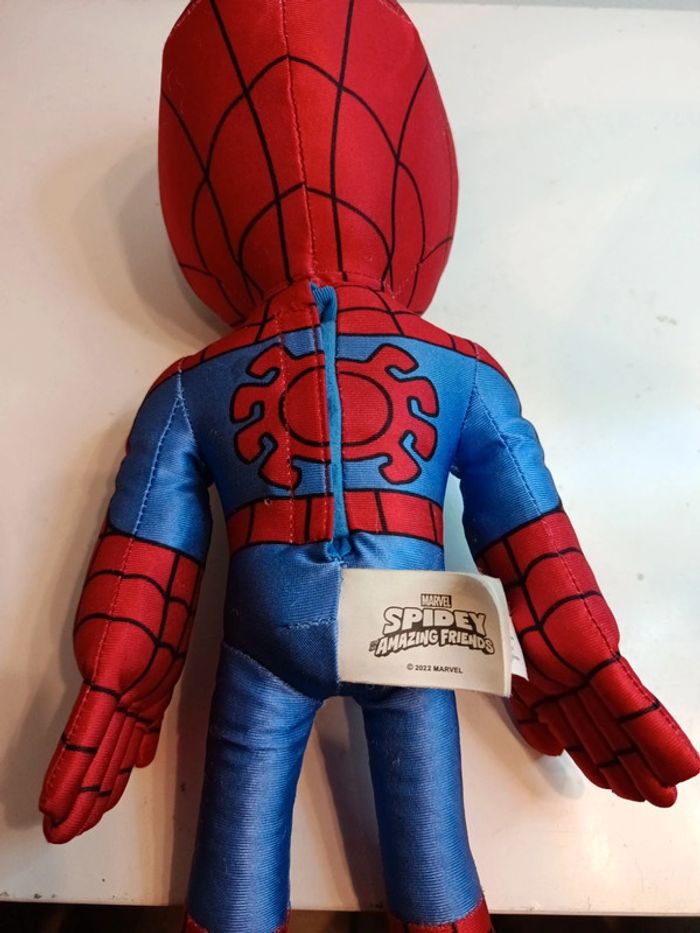 Figurine doudou marvel spidey - photo numéro 4