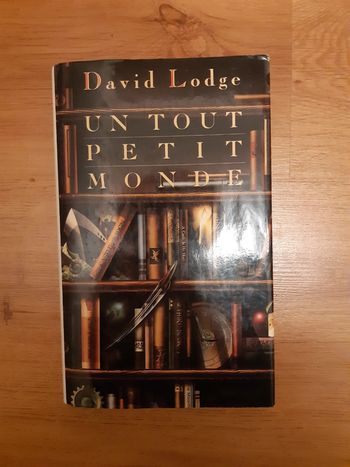 Livre Un tout petit monde de David Lodge