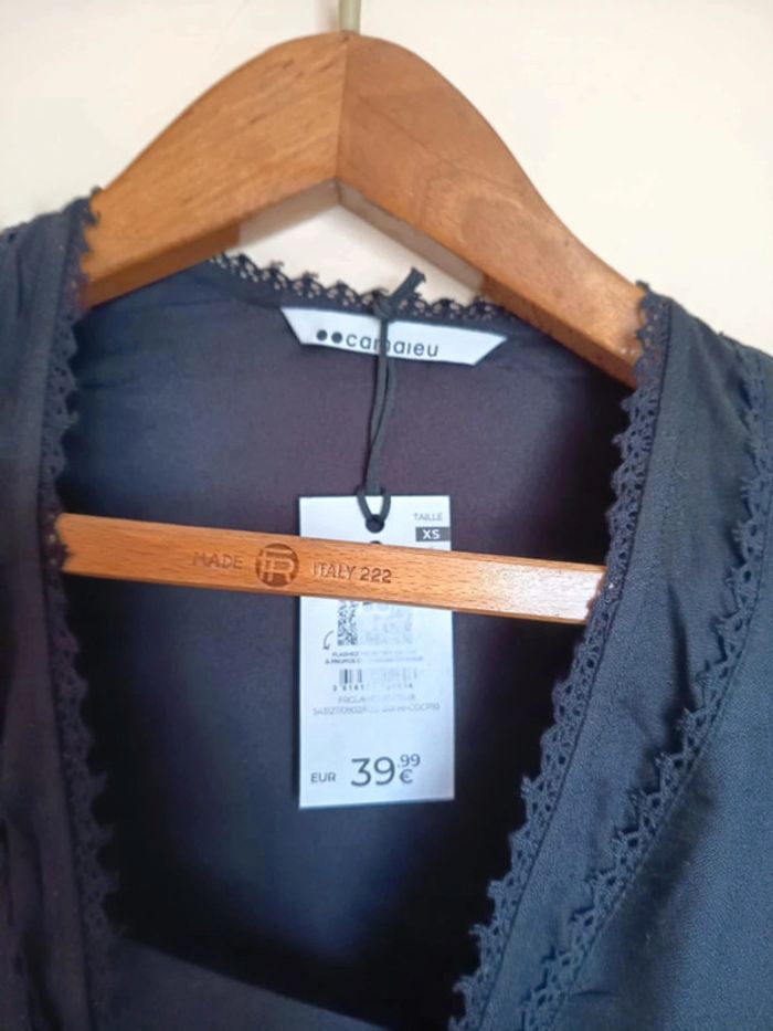 robe noire. Plissée devant marque camaïeu. Taille xs. - photo numéro 3