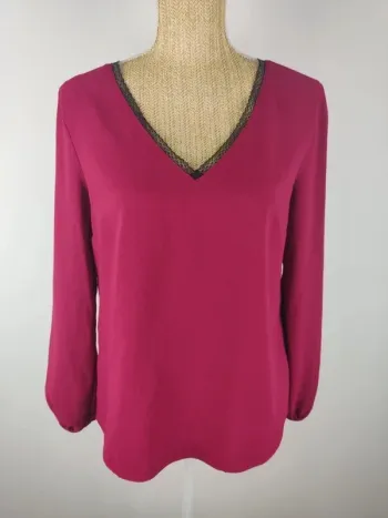 Blouse manches longues rouge framboise col V dentelle noire taille L I.Code
