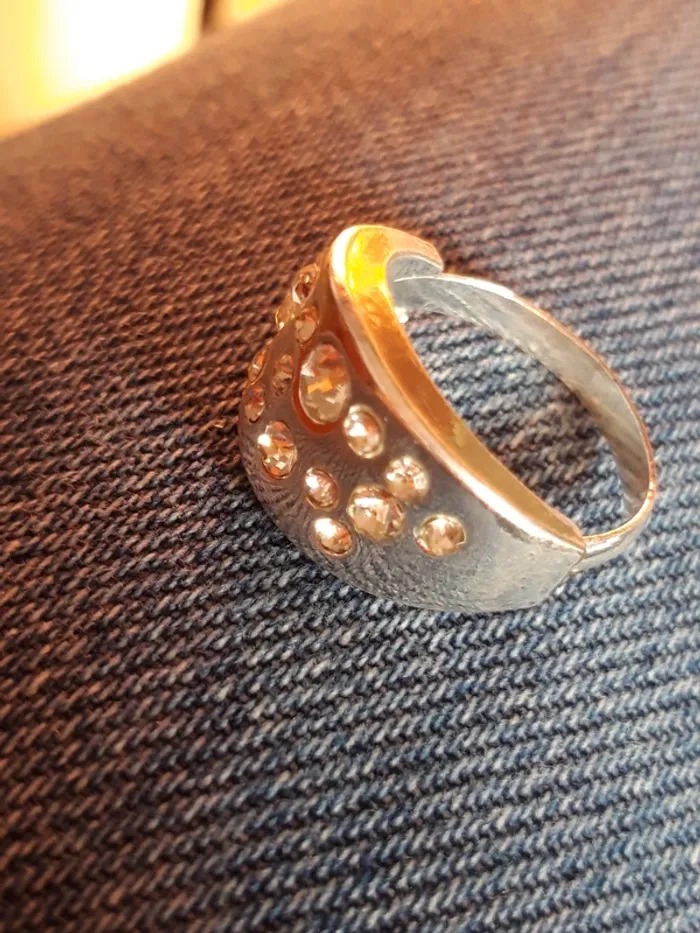 Bague fantaisie avec strass ajustable - photo numéro 3