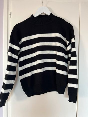 pull marinière blanc et noir