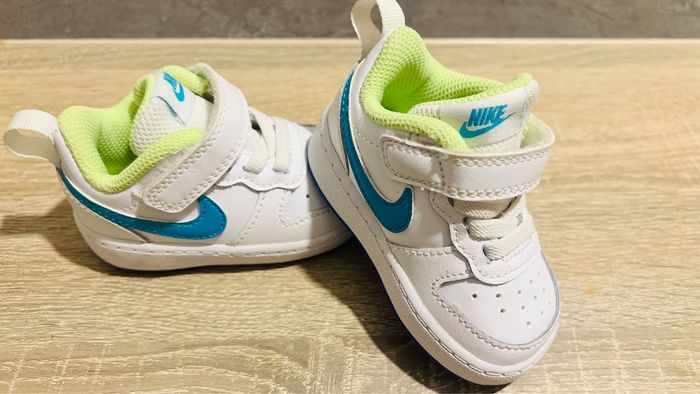 Baskets baby Nike T18.5