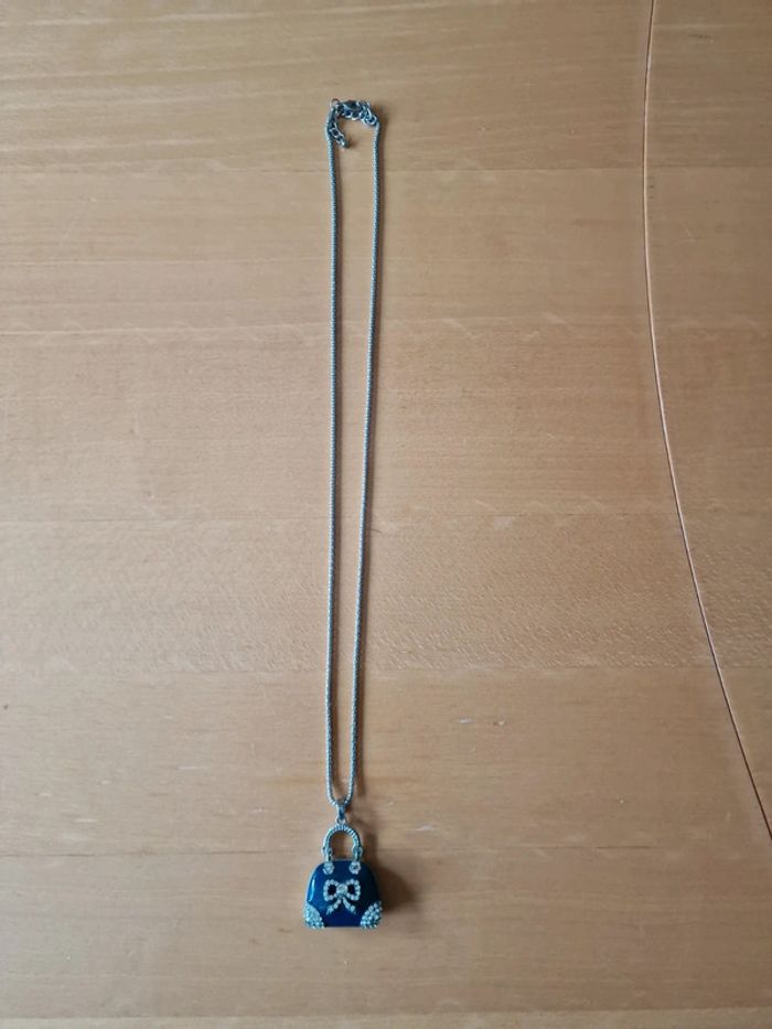 Collier fantaisie en très bon état