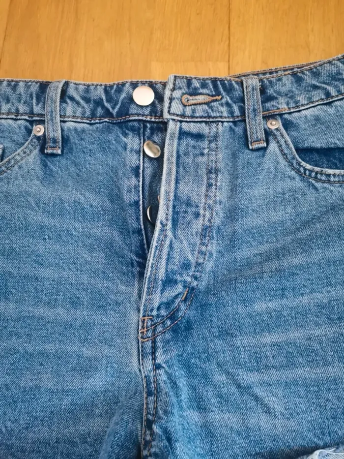Short en jean H&M taille 38 - photo numéro 2