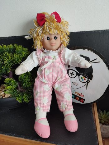 poupée peluche pimprenelle caprice vintage rose fleur blanc noeud rouge blonde