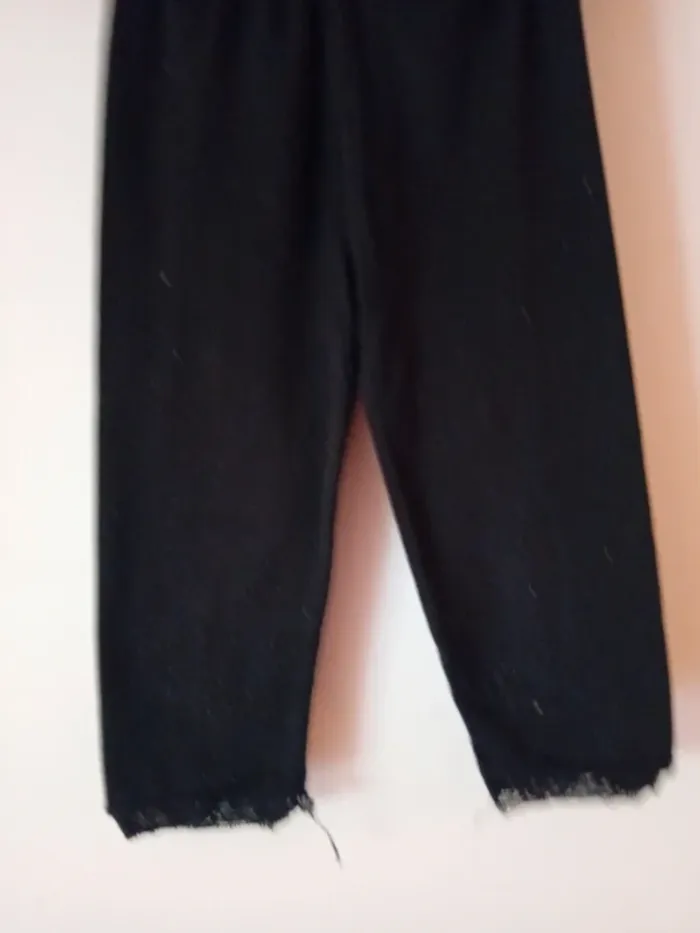 Joli legging noir. 6 ans - photo numéro 3
