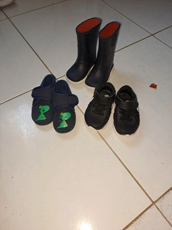 Lot chaussures taille 21