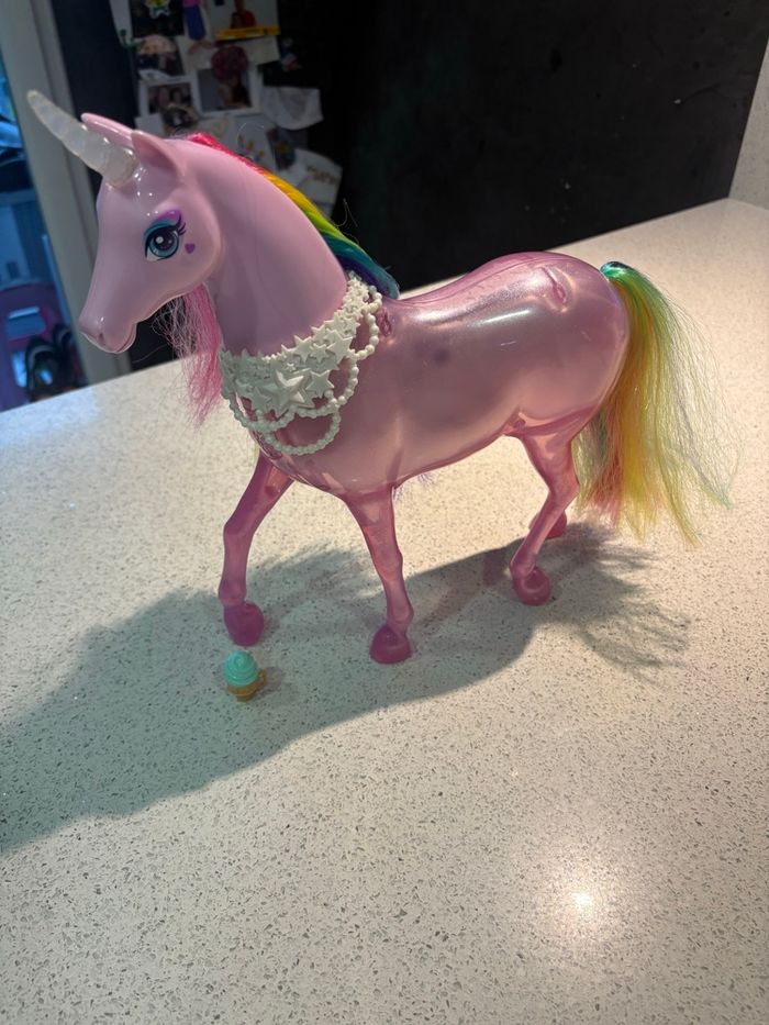 Licorne Barbie lumineuse - photo numéro 3