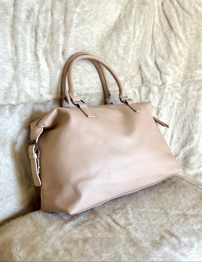 Grand sac rose crème avec quelques marques d’usure mais en bon état général - photo numéro 2