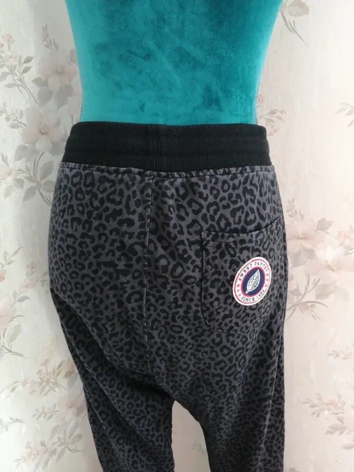 Pantalon jogging gris coupe loose à motifs léopard noir avec poches et lien  / sweet pants / (XS) - photo numéro 9