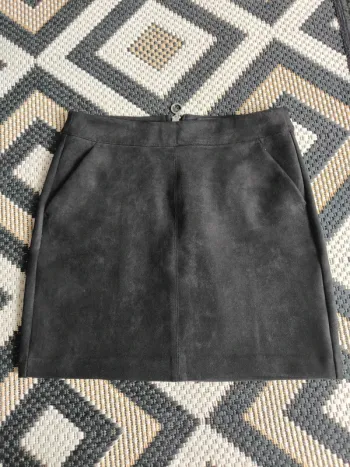Jupe courte en suédine noire Vero moda – Taille XS