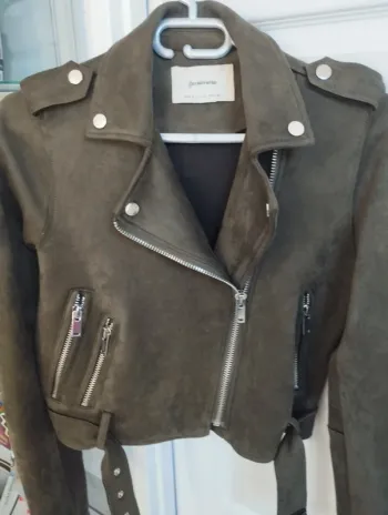 Veste perfecto kaki en suédine stradivarius S