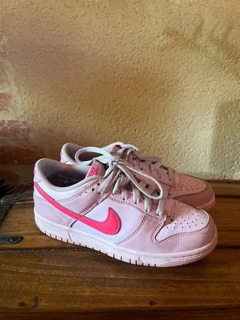 Nike dunk triple pink
