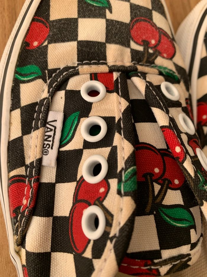 Vans à carreaux et motifs cerises - photo numéro 4
