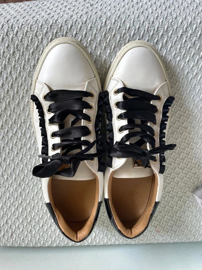 Baskets blancs avec lacets noir Cavalinho.
