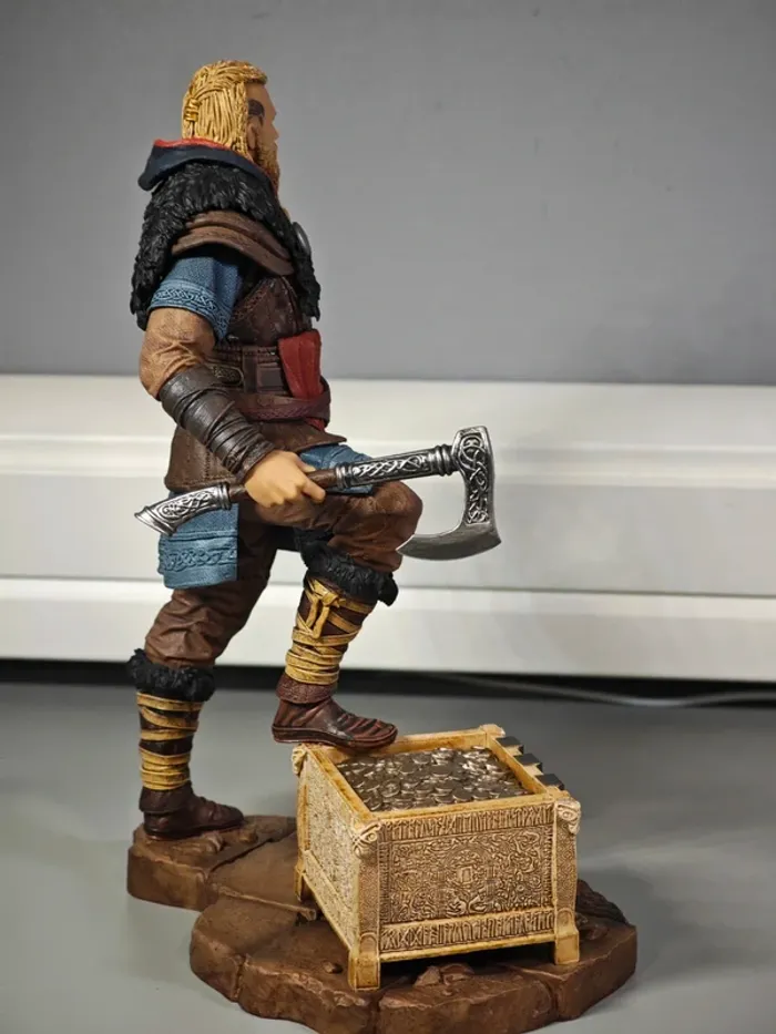 Figurine Assassin's Creed Valhalla : Eivor 25cm Officielle Ubisoft neuve - photo numéro 6