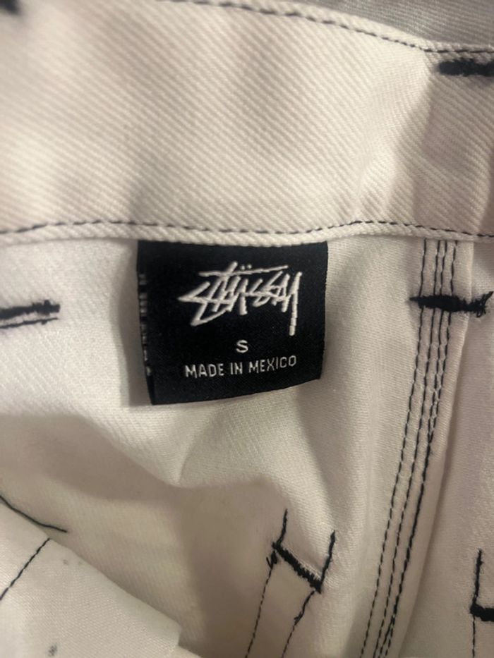 Short/Jort Stussy White Embroidered Black Big Logo Back – Taille S - photo numéro 6