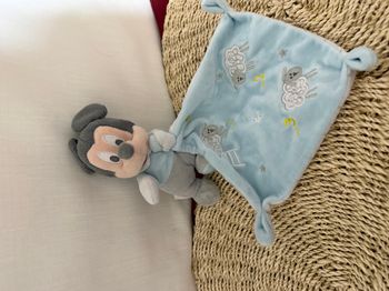 Doudou Mickey velours ciel /gris mouchoir Disney mouton lune