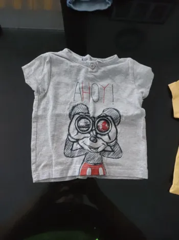 T-shirt Disney baby 6 mois Mickey
