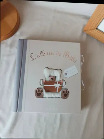 Jolie album de naissance neuf Larousse mixte