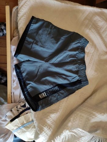 Short nike 10/12 ans