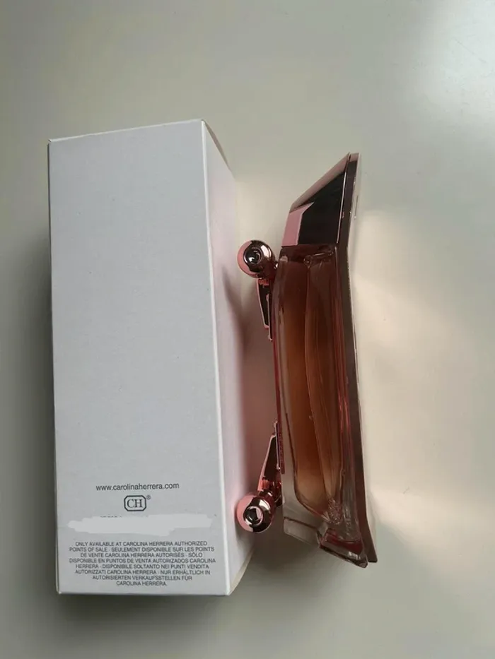 212 forever young Carolina Herrera 80ml neuf - photo numéro 2