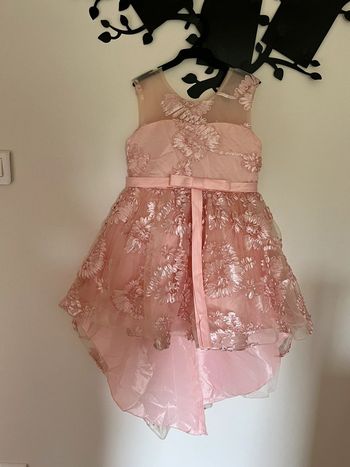 Robe asymétrique rose taille 8/9 ans