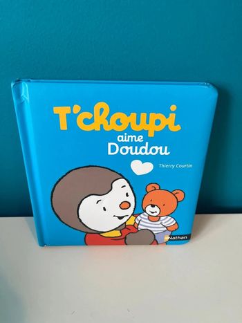 Livre cartonné t’choupi aime doudou
