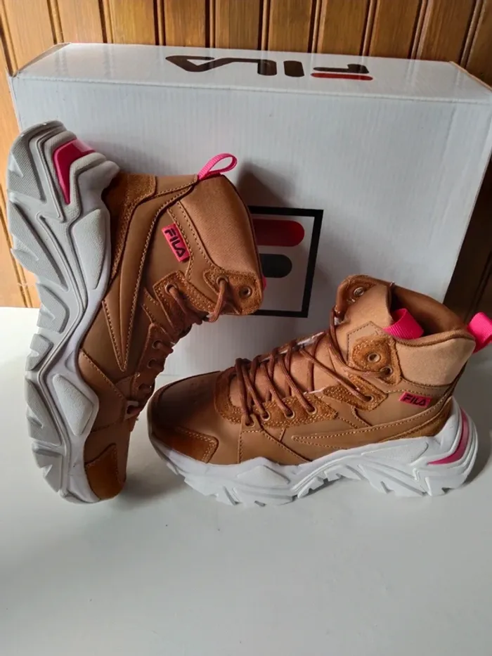 Superbes baskets sneakers femme grosse semelle marque Fila pointure 36 - photo numéro 3