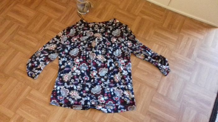 Top fleurie à brillants - photo numéro 9