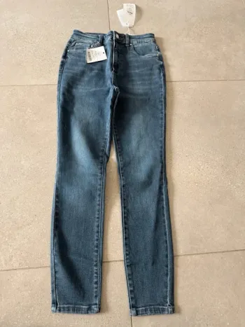 Jean Mila skinny Only, taille 29/32, neuf avec étiquette, valeur 45€  34*92cm