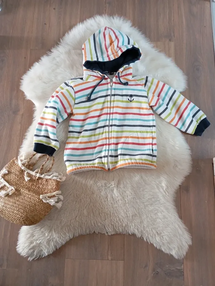1€ sweat mixte 🌈 les petits cœur à la mer 3 ans